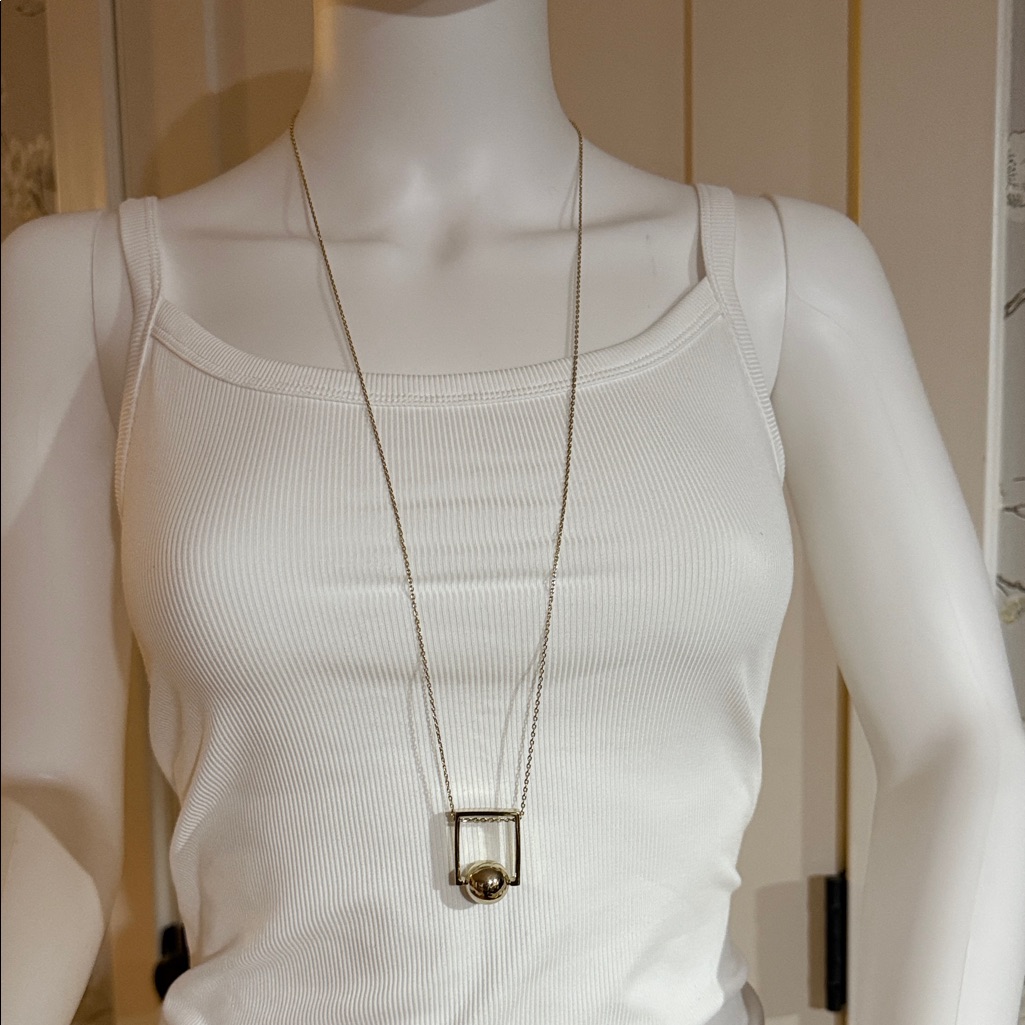 Elegant Gold Pendant Necklace 28$